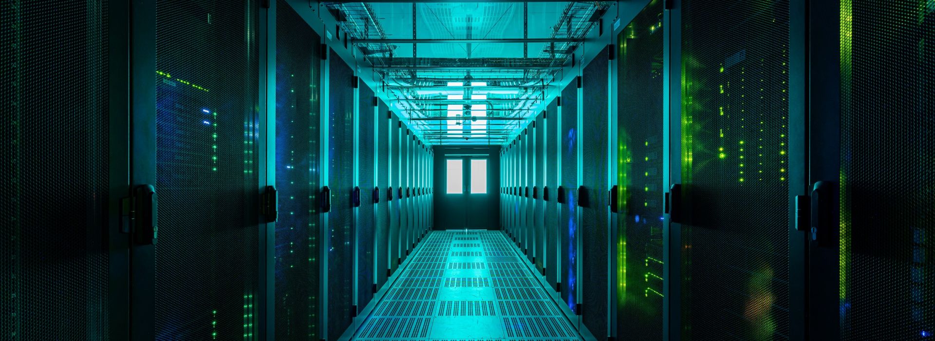 Data Center Competence von AKQUINET - Wir planen Ihr Rechenzentrum, standardisiert oder individuell. Serverraum im AKQUINET Rechenzentrum Hamburg